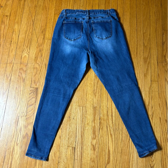 SIZE 18 SKINNY JEANS - Picture 2 of 3